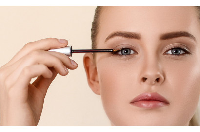 Hormonelle vs. hormonfreie Wimpernseren